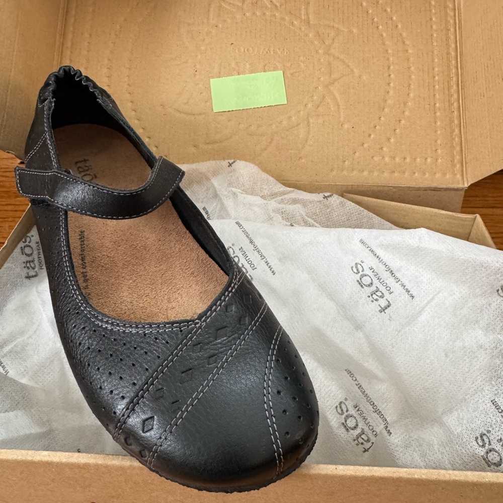Taos Footwear Black Perforated Loafers